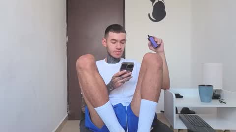 Snapshot of arteemiis chatting on 11.28.25 online show from 11.28.25