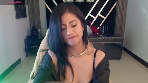 Snapshot of artemisa_ch1 chatting on 12.05.25 ARTEMISA online show from 12.05.25