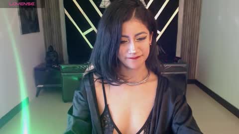 Snapshot of artemisa_ch1 chatting on 12.19.25 ARTEMISA online show from 12.19.25