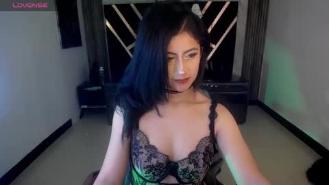 Snapshot of artemisa_ch1 chatting on 12.23.25 ARTEMISA online show from 12.23.25