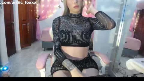 Snapshot of artiic_fox chatting on 11.16.25 Daniela Jaramillo online show from 11.16.25