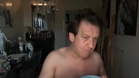 Snapshot of artisterotic chatting on 03.11.25 artisterotic online show from 03.11.25