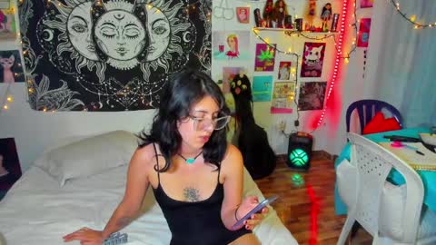 Snapshot of artsycherry chatting on 04.02.26 Isabella Cherry online show from 04.02.26