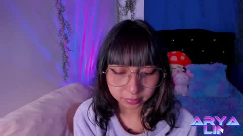 Snapshot of arya_line chatting on 01.17.25 Arys online show from 01.17.25