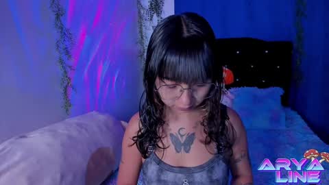 Snapshot of arya_line chatting on 01.18.25 Arys online show from 01.18.25