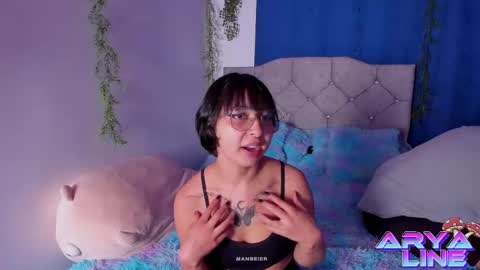 Snapshot of arya_line chatting on 03.12.25 Arys online show from 03.12.25