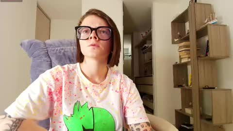 Snapshot of arya_starkw chatting on 09.21.25 Ary 3 online show from 09.21.25