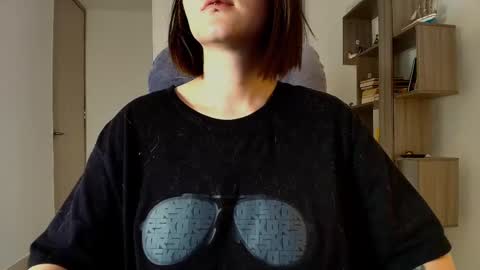 Snapshot of arya_starkw chatting on 11.24.25 Ary 3 online show from 11.24.25