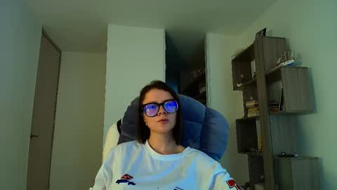 Snapshot of arya_starkw chatting on 11.30.25 Ary 3 online show from 11.30.25