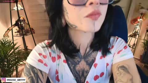 Snapshot of aryrousse chatting on 04.27.26 Ary Rousse online show from 04.27.26