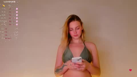 Snapshot of ashbunny_ chatting on 11.16.25 your pretty Ashley online show from 11.16.25