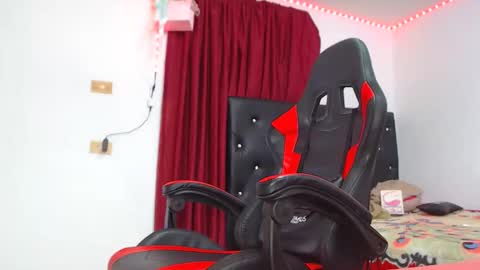 ashelyhots9inches online show from 11.27.25