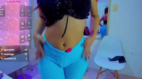 Snapshot of ashley__foxx_ chatting on 10.27.25 ashley online show from 10.27.25