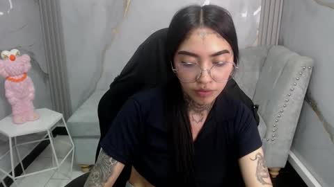 Snapshot of ashley_blum_v chatting on 10.25.25 ashley_blum_v online show from 10.25.25