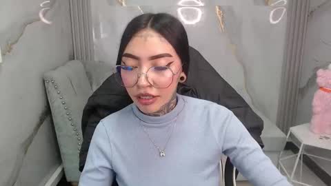 Snapshot of ashley_blum_v chatting on 11.29.25 ashley_blum_v online show from 11.29.25