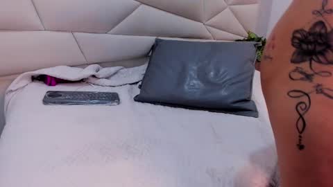 ashley_miller26 online show from 02.18.25