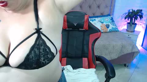 Snapshot of ashley_prg2 chatting on 02.19.25 Ashley online show from 02.19.25