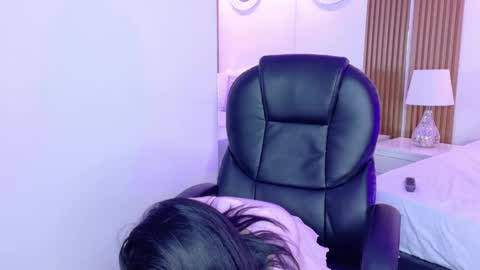 Snapshot of ashleyginger_ chatting on 10.30.25 Ashley online show from 10.30.25