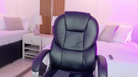 Snapshot of ashleyginger_ chatting on 11.03.25 Ashley online show from 11.03.25