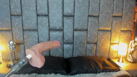 Snapshot of ashleyjonnees chatting on 01.12.25 ASHLEY My schedule 600 - 1400 GMT -5 online show from 01.12.25