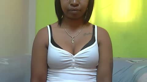 Snapshot of ashleyqueen_x chatting on 10.11.25 ashleyqueen X online show from 10.11.25