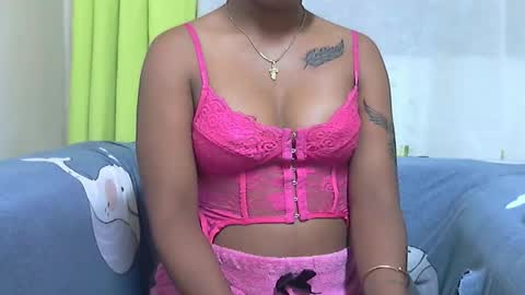 Snapshot of ashleyqueen_x chatting on 10.16.25 ashleyqueen X online show from 10.16.25