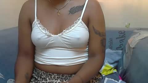 Snapshot of ashleyqueen_x chatting on 10.18.25 ashleyqueen X online show from 10.18.25