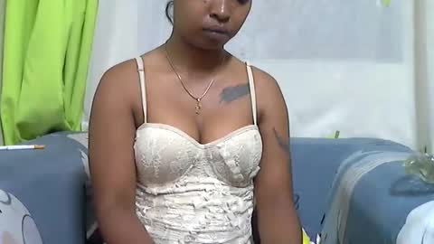 Snapshot of ashleyqueen_x chatting on 10.21.25 ashleyqueen X online show from 10.21.25