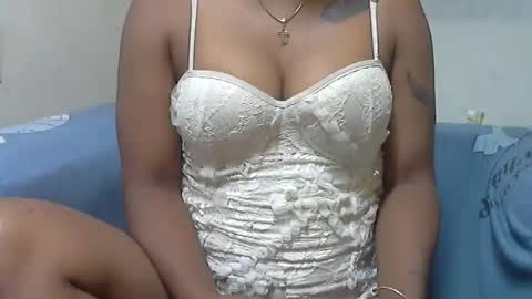 Snapshot of ashleyqueen_x chatting on 11.18.25 ashleyqueen X online show from 11.18.25