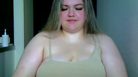 Snapshot of ashleyrosee_ chatting on 07.17.26 Anite online show from 07.17.26