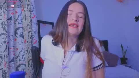 Snapshot of ashleyt1998 chatting on 10.04.25 ASHLEY online show from 10.04.25