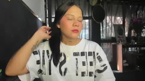 Snapshot of ashleytravis_ chatting on 07.04.26 online show from 07.04.26