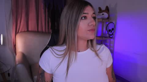 Snapshot of ashleyvalirya chatting on 10.20.25 Ashley Lauren online show from 10.20.25