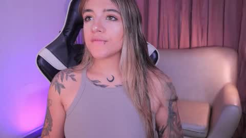 Snapshot of ashleyvalirya chatting on 11.12.25 Ashley Lauren online show from 11.12.25