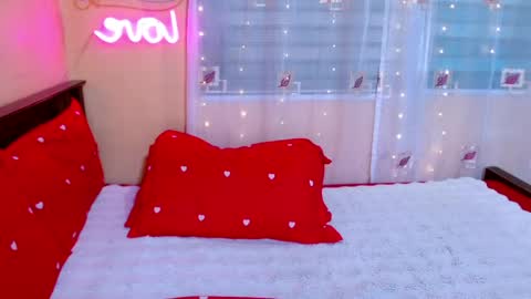 Snapshot of ashleyxxxversahuge chatting on 05.18.26 AshleyNicole online show from 05.18.26