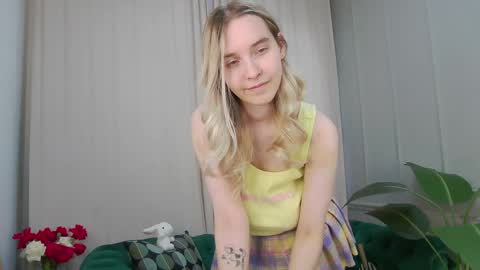 Snapshot of ashly_cherry chatting on 04.01.26 ashly_cherry online show from 04.01.26