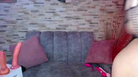 Snapshot of ashlye_hill chatting on 09.23.25 Ashlye online show from 09.23.25