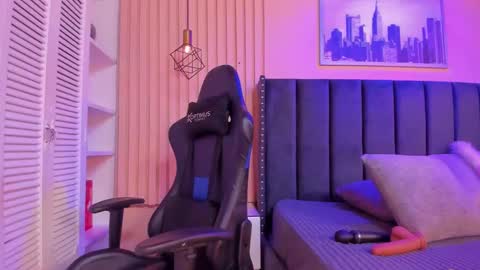 Snapshot of ashlye_miller_ chatting on 01.12.25 ashlye_miller_ online show from 01.12.25