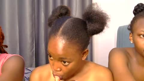 Snapshot of ashrine_ chatting on 06.14.26 ashrine online show from 06.14.26