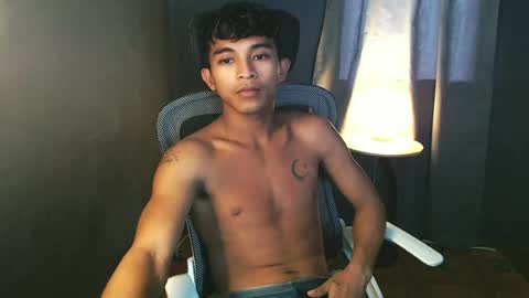 Snapshot of asian_hunk_moreno chatting on 07.04.26 Yuri online show from 07.04.26