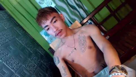 Snapshot of asian_kimxxx chatting on 01.04.25 don online show from 01.04.25