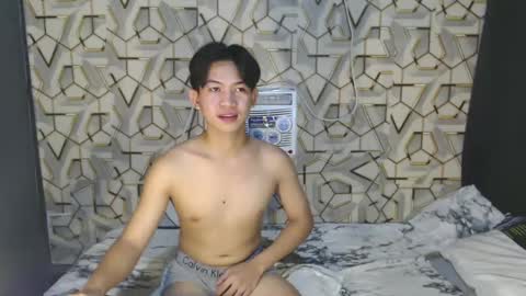 Snapshot of asian_wayne chatting on 12.11.24 wayne online show from 12.11.24