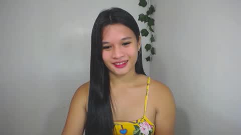 Snapshot of asian_yannie chatting on 11.23.25 Yan online show from 11.23.25