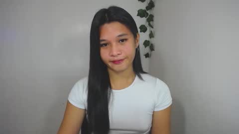 Snapshot of asian_yannie chatting on 11.25.25 Yan online show from 11.25.25