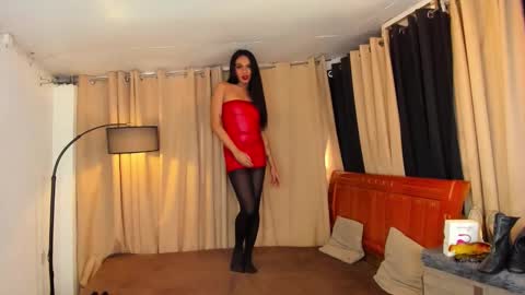 Snapshot of asianhugecockjulia1 chatting on 12.15.24 JULIA online show from 12.15.24