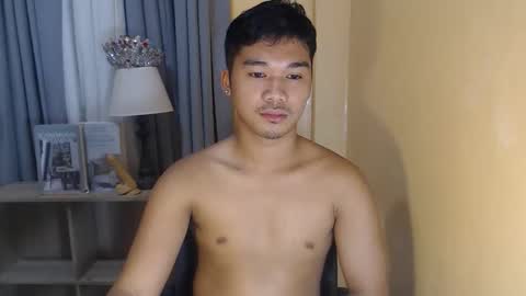 Snapshot of asianhunk_jamesx chatting on 11.04.25 asianhunk_jamesx online show from 11.04.25
