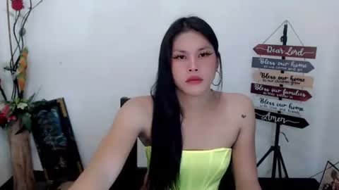 Snapshot of asiansexy_bitch chatting on 10.18.25 lucy gwapa online show from 10.18.25