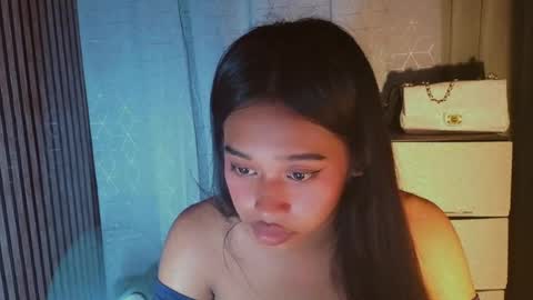 Snapshot of asiantreasures chatting on 06.19.26 kisses online show from 06.19.26