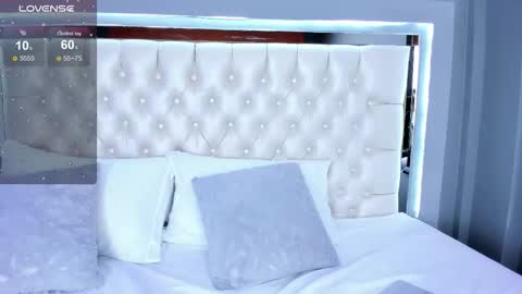 Snapshot of aslysander chatting on 10.29.25 A S L Y S A N D E R online show from 10.29.25