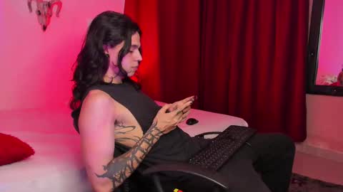 Snapshot of asmodeuszz chatting on 02.21.25 asmodeuszz online show from 02.21.25